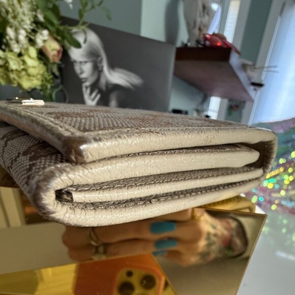 🇮🇹 GUCCI Monogram Metal Bar Continental Flap Wallet Off White Almost Nee 🇮🇹 - Picture 4 of 14